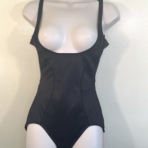 Maidenform Shapewear NWOT Targeted Ultra Firm Control size Medium
